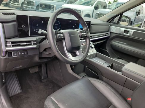 Used 2025 Hyundai Santa Fe Limited FWD image 9