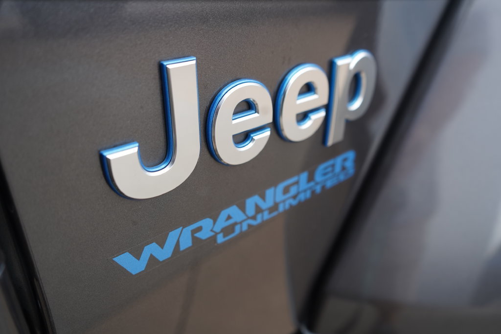 Used 2022 Jeep Wrangler Unlimited Sahara AWD/4WD image 7