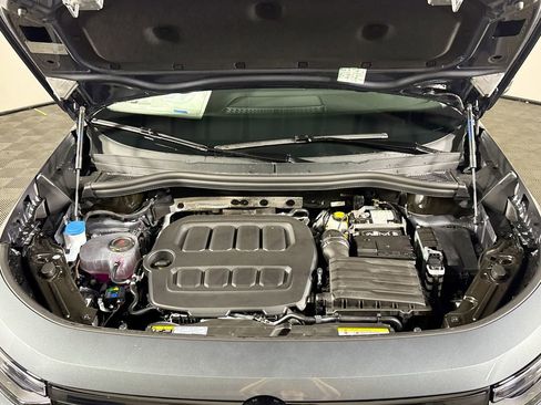 New 2025 Volkswagen Tiguan SE image 22