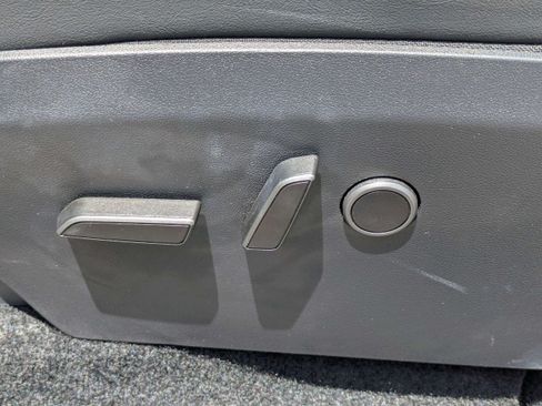 Used 2024 Tesla Model Y Long Range AWD/4WD image 18