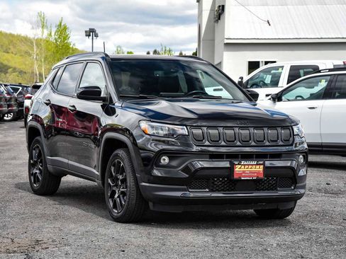 Certified 2021 Jeep Compass Latitude w/ Sun and Sound Group AWD/4WD image 1