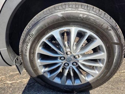 Used 2018 Lincoln MKX Select w/ Select Plus Package AWD/4WD image 10