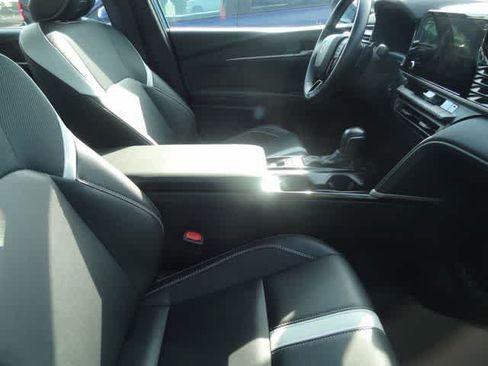 Used 2025 Toyota Camry SE FWD image 7