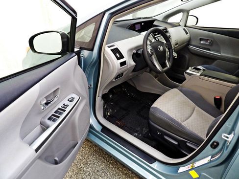 Used 2016 Toyota Prius V Three FWD image 10