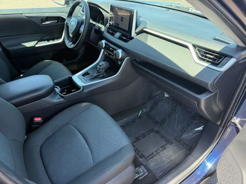 Used 2025 Toyota RAV4 XLE AWD/4WD image 29