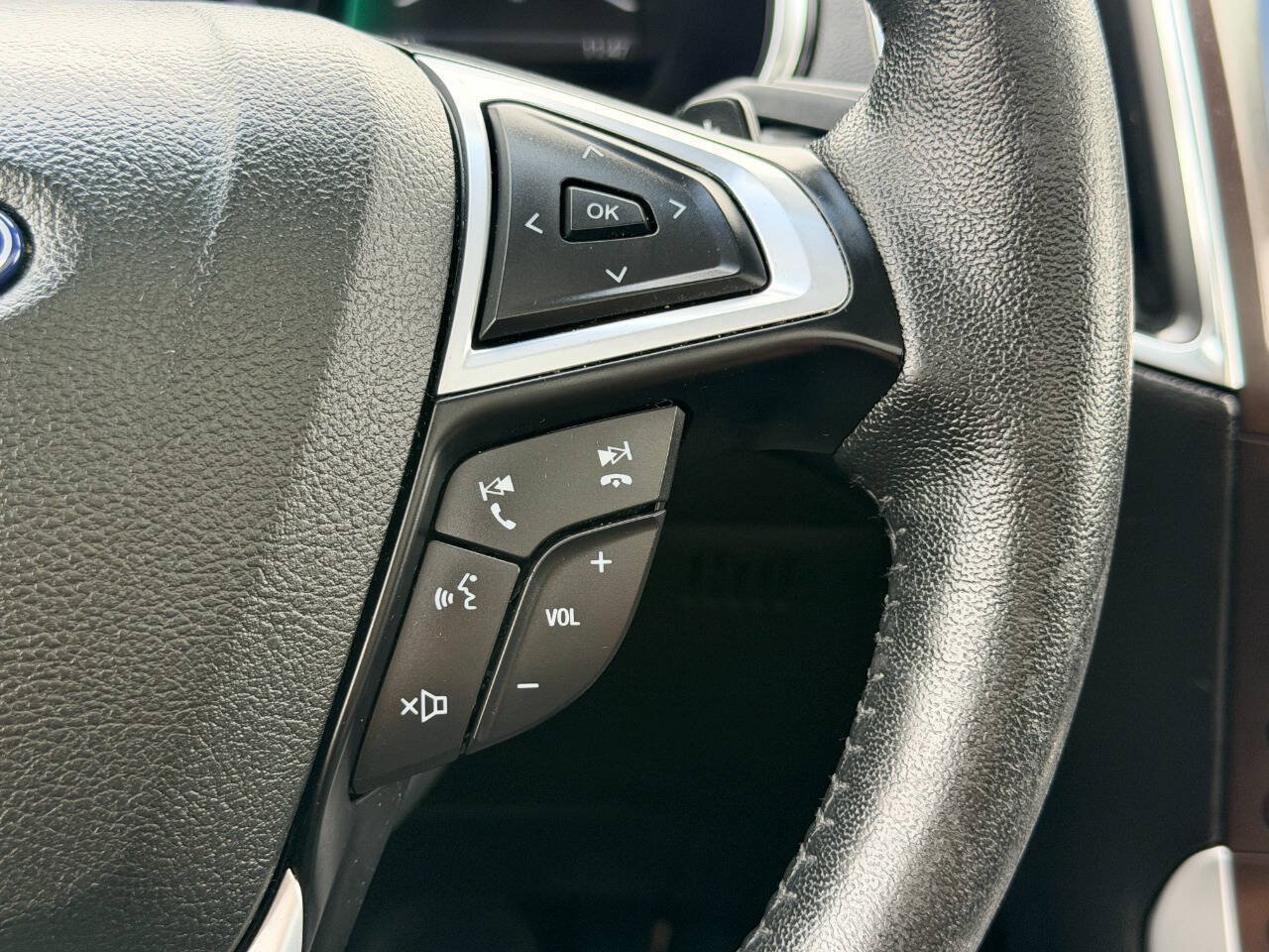 Used 2018 Ford Edge Titanium w/ Equipment Group 302A AWD/4WD image 31
