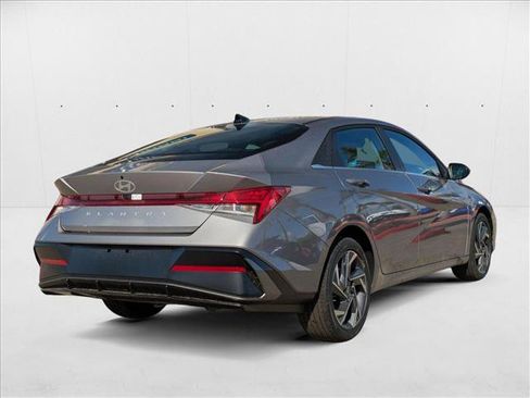 New 2025 Hyundai Elantra SEL image 2