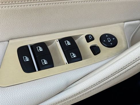 Used 2019 BMW 530e w/ Premium Package RWD image 12
