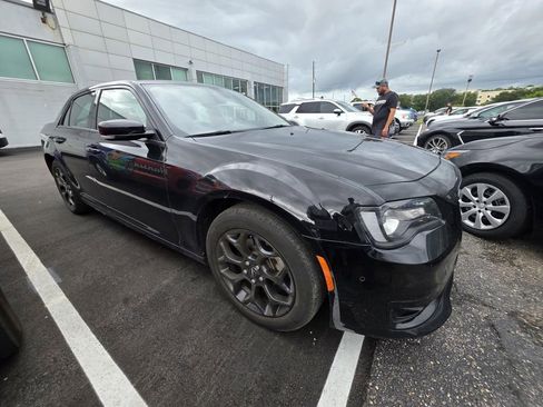 Used 2022 Chrysler 300 Touring L w/ Popular Equipment Group AWD/4WD image 1
