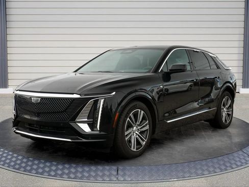 Used 2024 Cadillac Lyriq Luxury RWD image 3