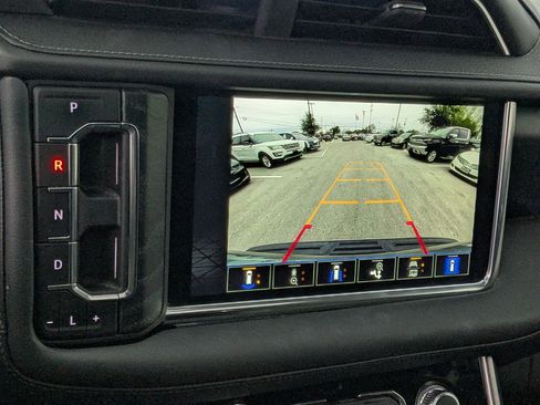 Used 2022 GMC Yukon XL Denali image 16