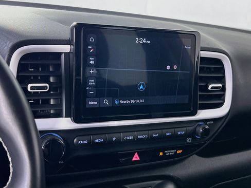 Used 2023 Hyundai Venue Limited FWD image 13