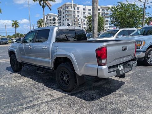 Used 2022 Toyota Tacoma SR5 w/ Technology Package RWD image 5