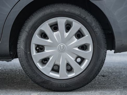 Used 2019 Nissan Versa SV FWD image 18