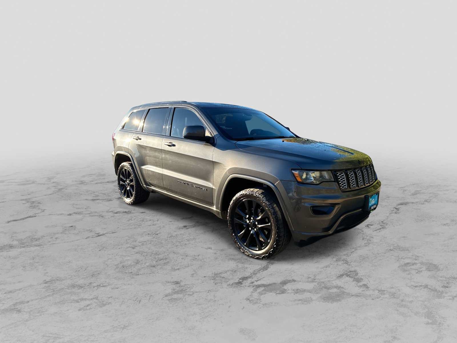 Used 2018 Jeep Grand Cherokee Altitude AWD/4WD image 2