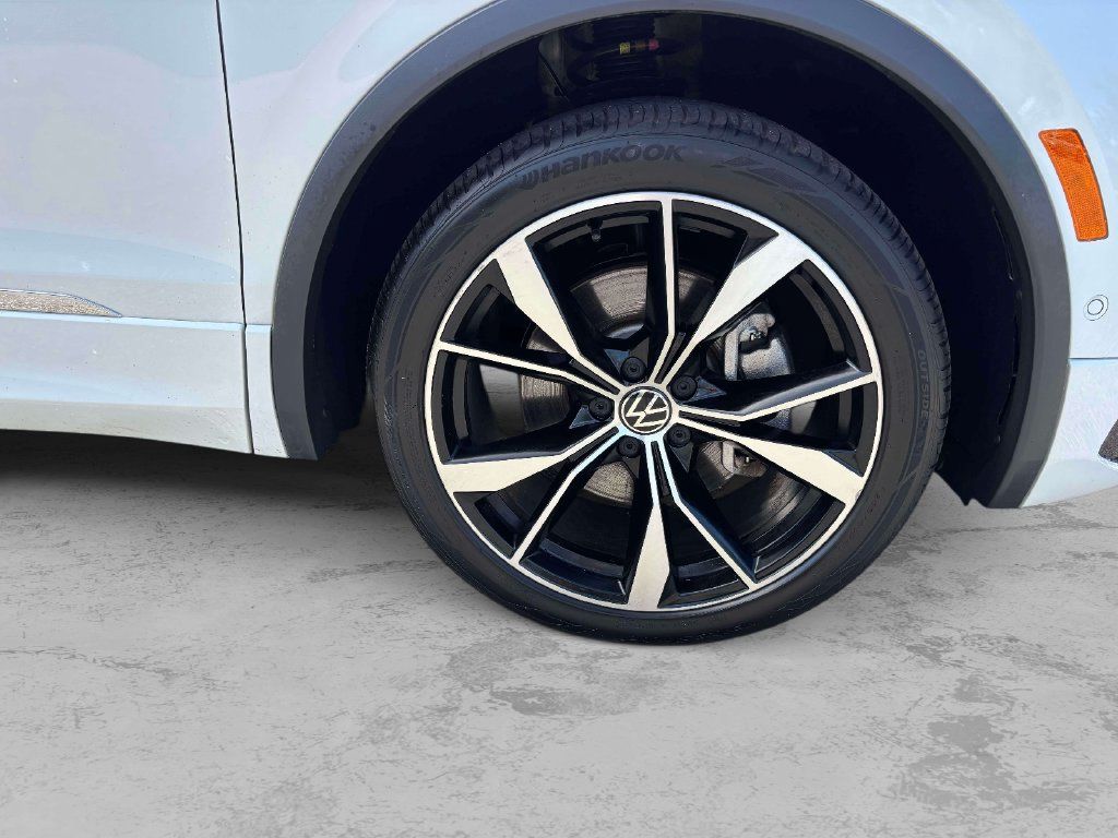 Used 2023 Volkswagen Tiguan SEL R-Line AWD/4WD image 37