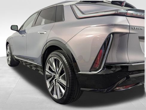 Used 2025 Cadillac Lyriq Luxury w/ LPO, Floor Liner Package AWD/4WD image 58