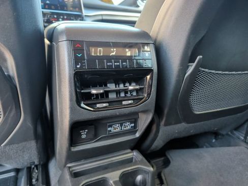 Used 2023 Jeep Grand Cherokee L Limited w/ Luxury Tech Group II AWD/4WD image 29
