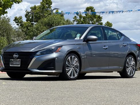 Certified 2023 Nissan Altima 2.5 SL FWD image 8