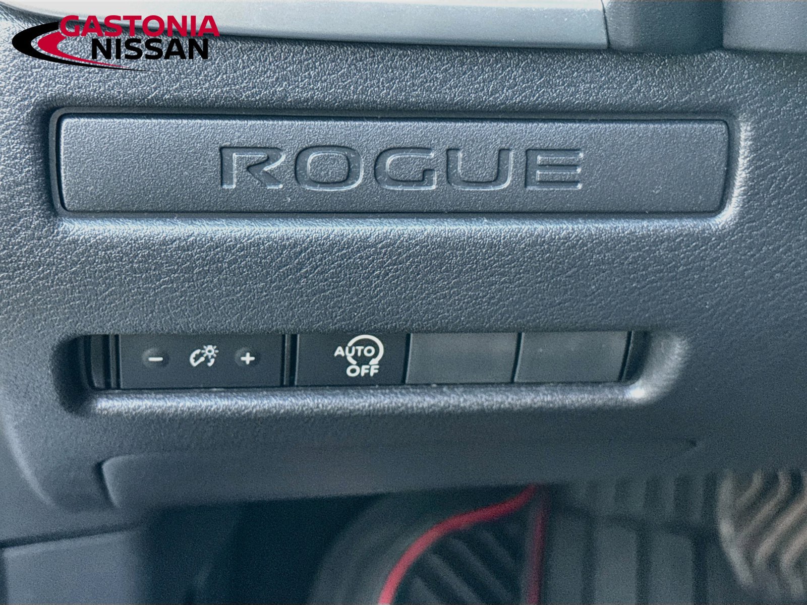 Used 2024 Nissan Rogue S FWD image 13