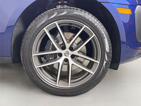 Certified 2026 Porsche Macan AWD/4WD image 14