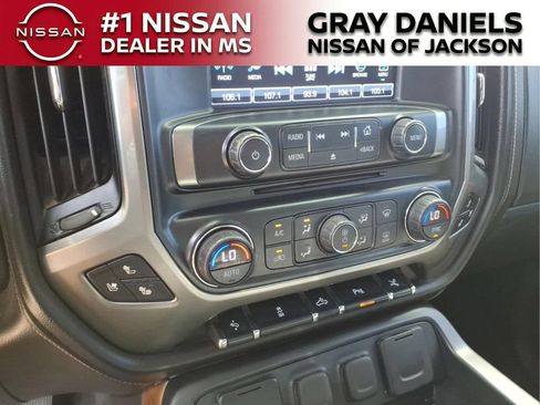 Used 2018 Chevrolet Silverado 1500 LTZ AWD/4WD image 17
