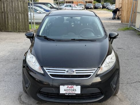 Used 2013 Ford Fiesta SE FWD image 4