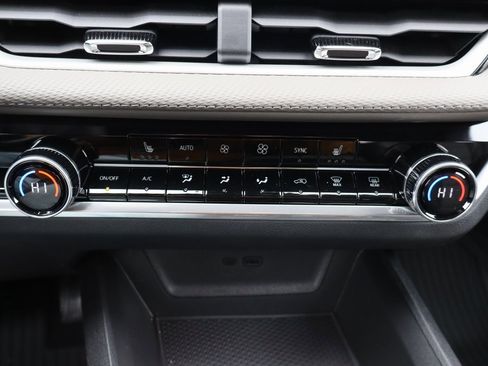 New 2026 Chevrolet Equinox LT w/ Convenience Package II image 13