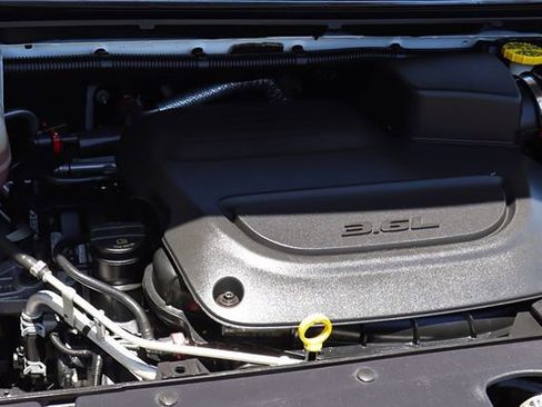 Used 2022 Chrysler Pacifica Touring-L FWD image 61
