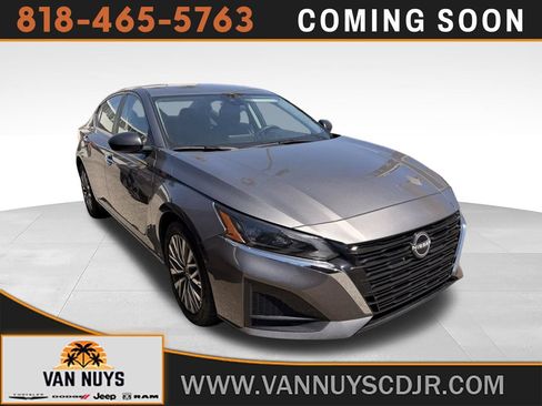 Used 2024 Nissan Altima 2.5 SV FWD image 1