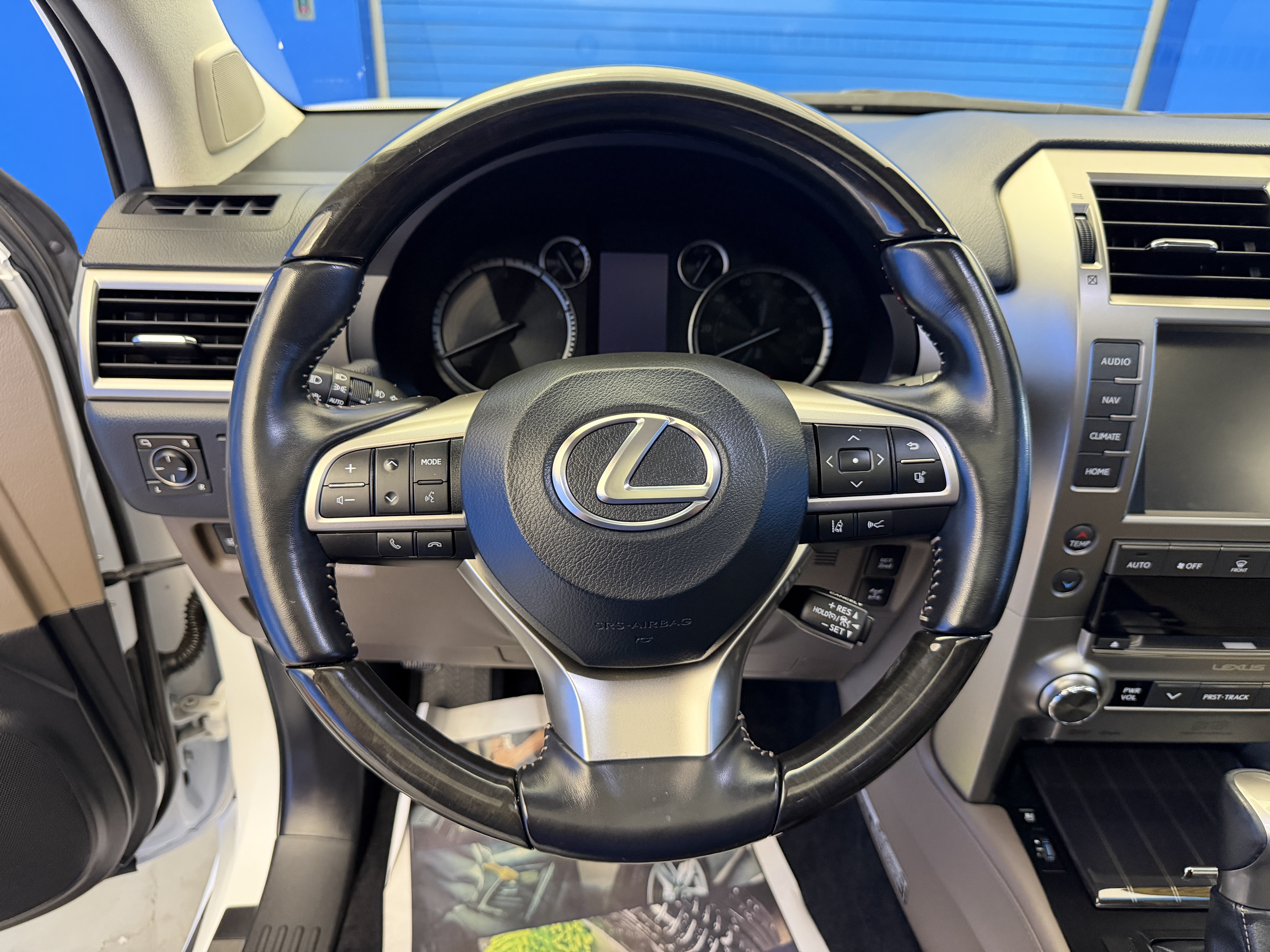 Used 2020 Lexus GX 460 Luxury w/ Accessory Package AWD/4WD image 15