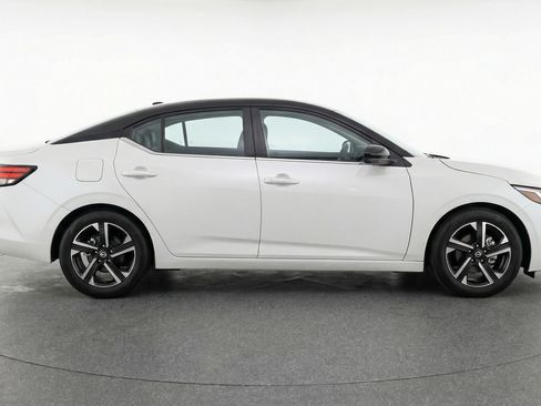 Used 2025 Nissan Sentra SV image 11