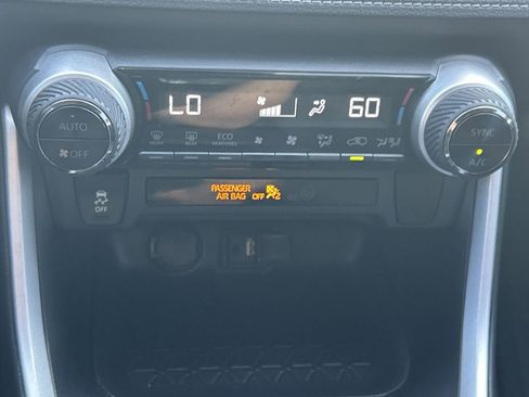 Used 2019 Toyota RAV4 XLE FWD image 22