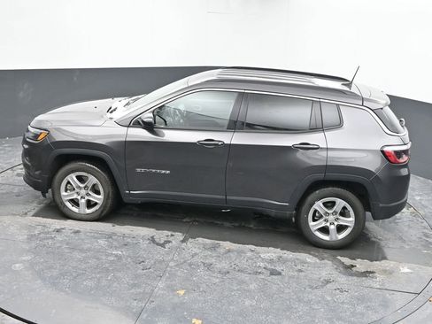 Used 2024 Jeep Compass Latitude image 37
