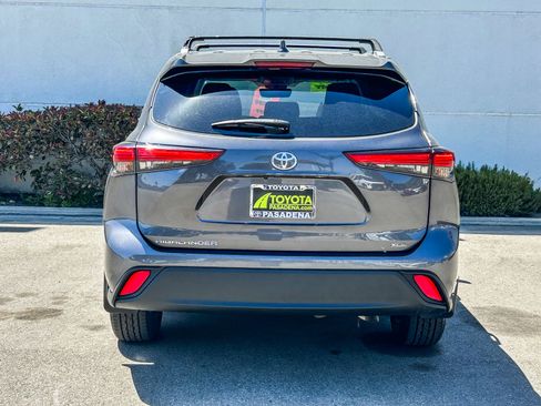 Used 2022 Toyota Highlander XLE FWD image 7