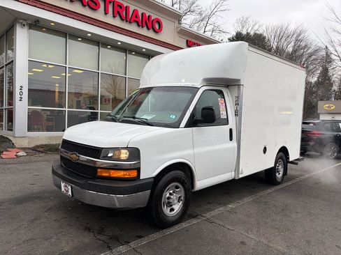 Used 2019 Chevrolet Express 3500 w/ Power Convenience Package RWD image 2