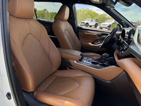 Used 2021 Toyota Highlander Platinum image 29