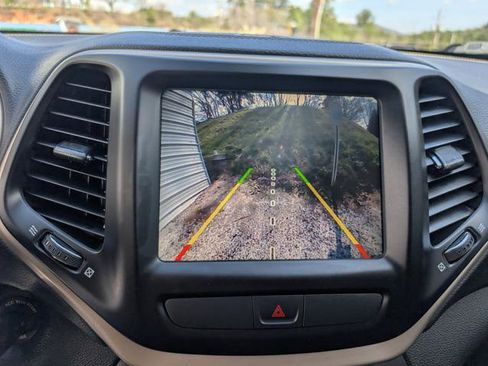 Used 2016 Jeep Cherokee Latitude image 8