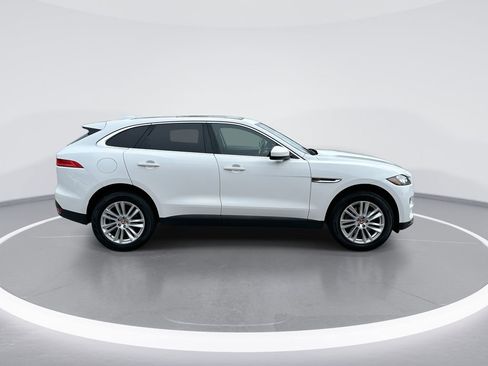 Used 2019 Jaguar F-PACE Prestige image 9