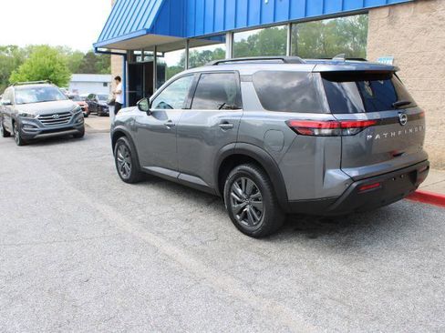 Used 2023 Nissan Pathfinder SV FWD image 3