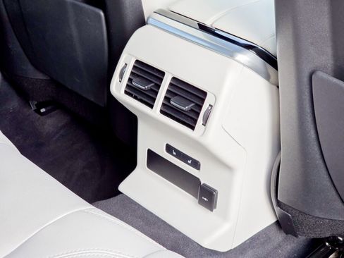 Used 2023 Land Rover Range Rover Velar R-Dynamic S image 21