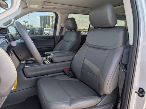 New 2025 Ford Expedition Active image 19