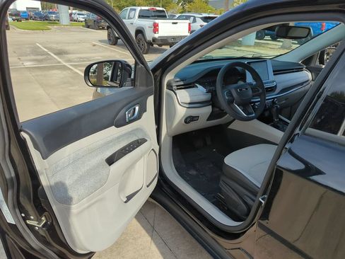 Used 2022 Jeep Compass Latitude FWD image 7