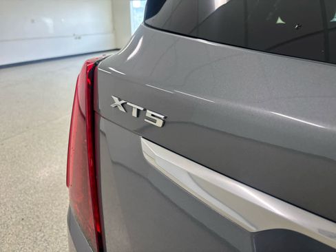 Used 2020 Cadillac XT5 Premium Luxury image 11
