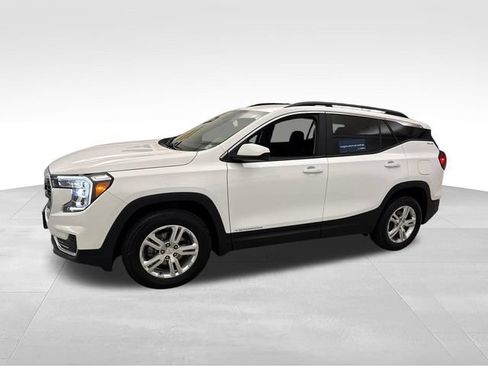 Used 2024 GMC Terrain SLE w/ Driver Convenience Package AWD/4WD image 2