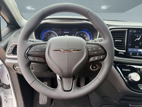 New 2026 Chrysler Pacifica Select w/ S Appearance Package FWD image 16