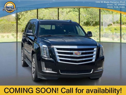 Used 2017 Cadillac Escalade Luxury AWD/4WD image 4