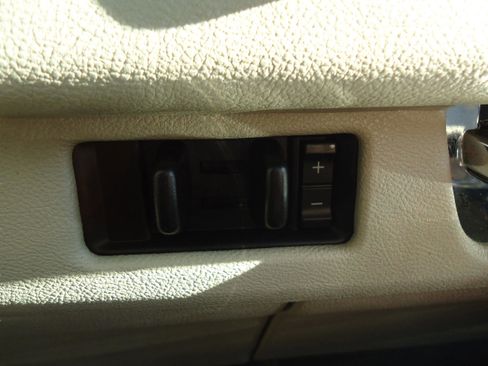 Used 2019 Lincoln Navigator L Reserve image 24