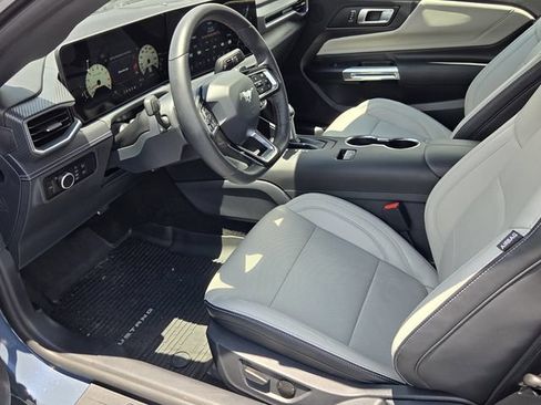 Used 2025 Ford Mustang GT Premium RWD image 9