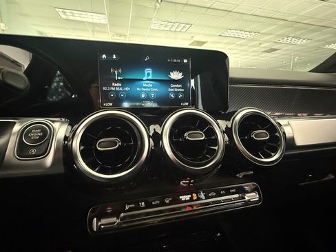 Used 2021 Mercedes-Benz GLB 250 image 19